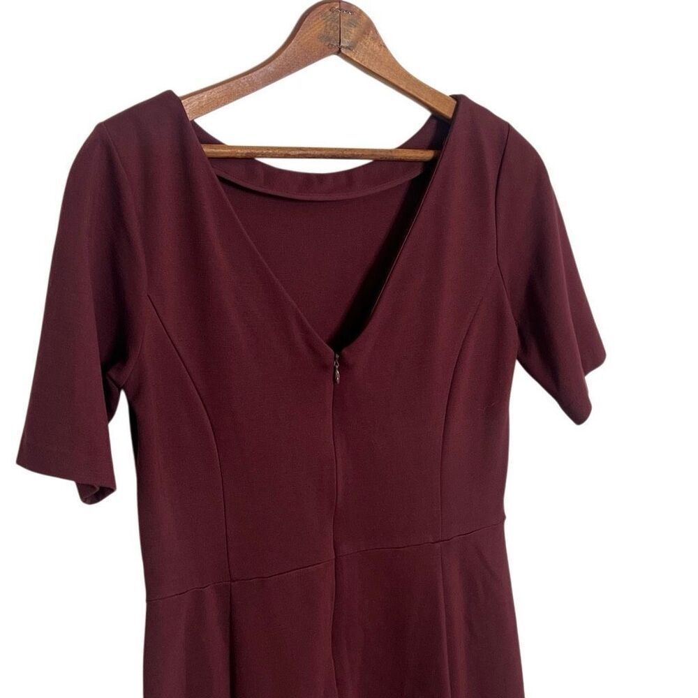 Ann Taylor Ponte Knit V-Back Short Sleeve Stretch Sheath Dress Burgundy Size 4 - Picture 10 of 12